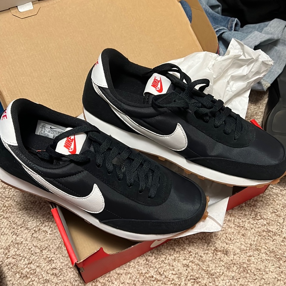 NWT Nike Dbreak women’s.  8.5